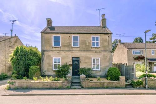 Winchcombe Casa | Luxury Cotswolds Cottage with Hot Tub