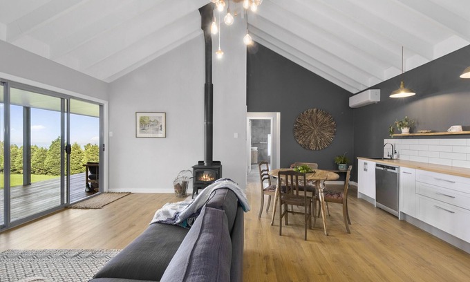 Kurrajong Heights Casa | Luxury cottage with big city views