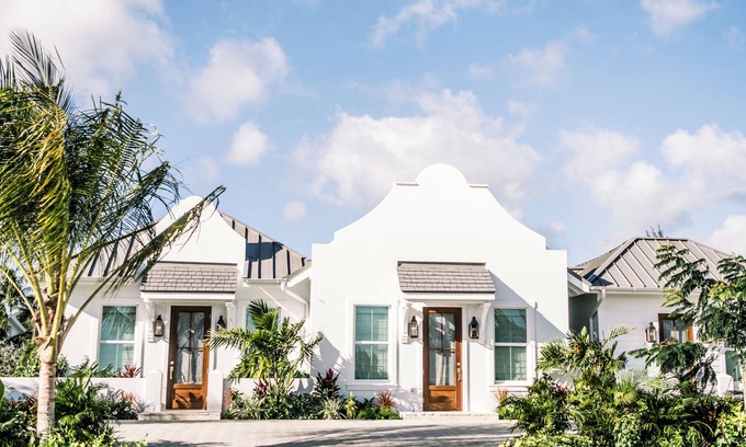 Seven Mile Beach Cabaña | Luxury Cottage, 2bd/2ba on 7 Mile Strip