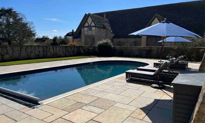Northway Casa | Luxury Cottage with Heated Pool