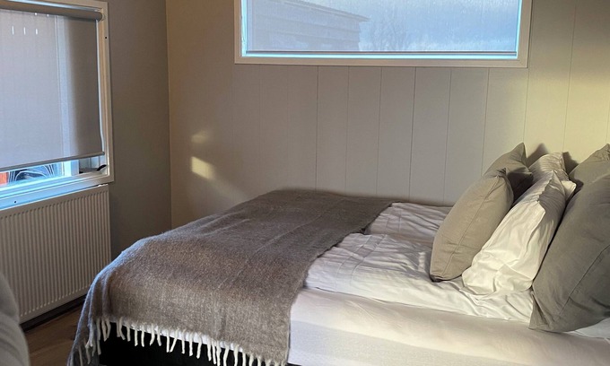 Rangarþing ytra Cabaña | Luxury cottage with hot tub and large patio in quiet countryside. Great for 4-6
