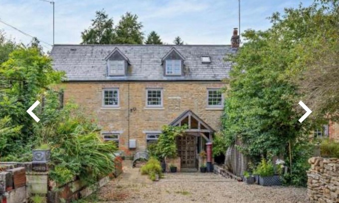 Chipping Norton Casa | Luxury Country Cottage With A View