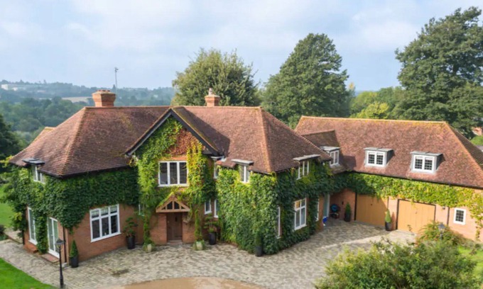Maidstone Casa | Luxury country retreat with pool, hot tub and gym close to Maidstone