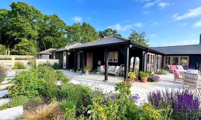 Chichester Casa | Luxury Countryside Haven for 10