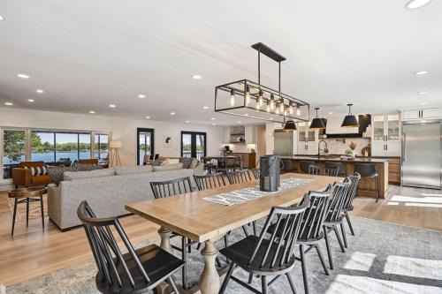 Alexandria Casa | Luxury Cowdry Cottage Lake Home
