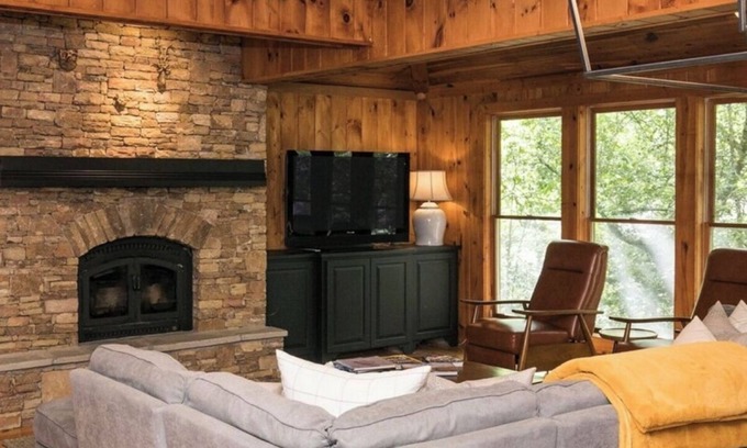 Clayton Casa | Luxury Creekside Lodge on Lake Burton – Walk to Marina