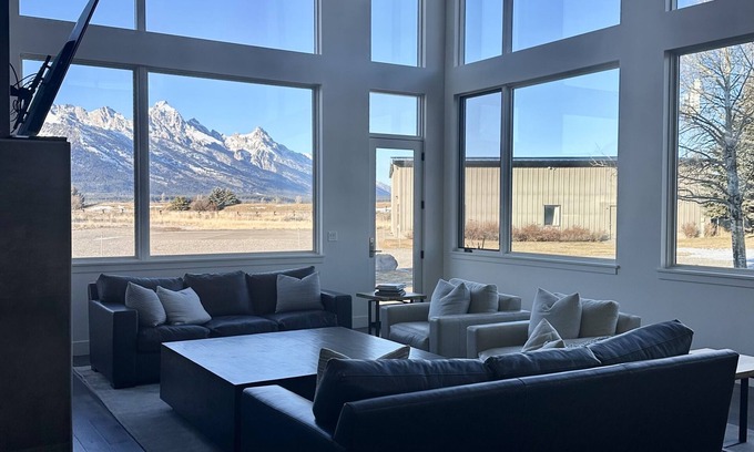 Jackson Hole Casa | Luxury Custom Built Home North of Town