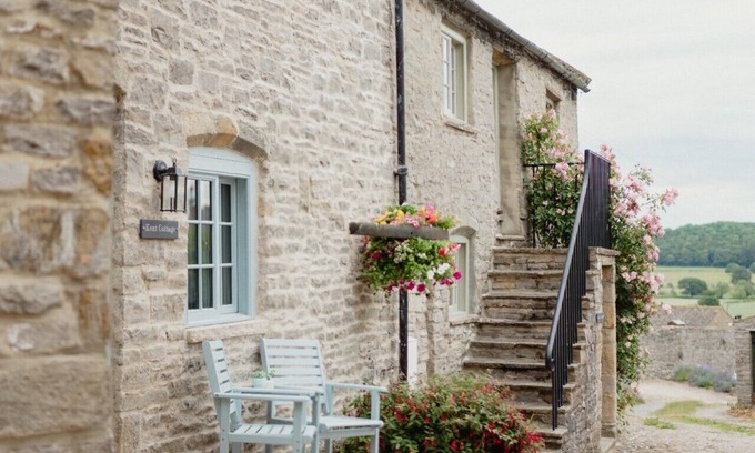 Middleham Cabaña | Luxury Dales village retreat, quiet private lane.