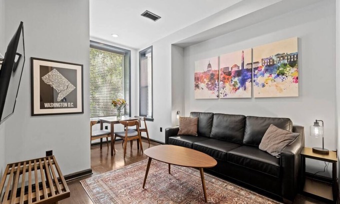 Shaw Apartamento | Luxury DC 1BD/1BA Rowhouse Apartment - Walkable!