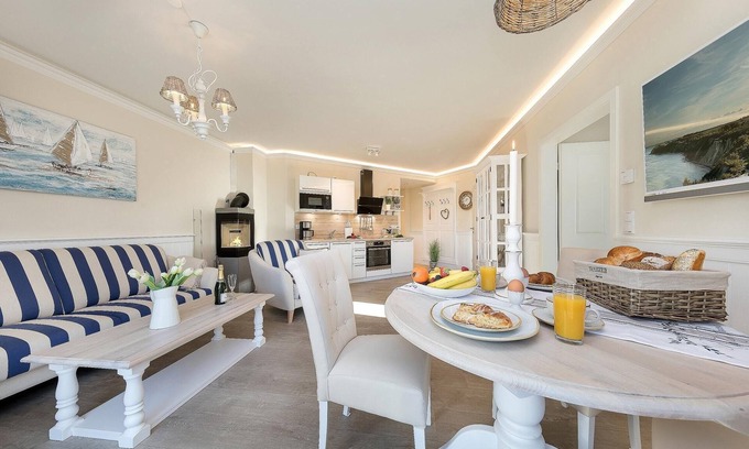 Zingst Apartamento | Luxury vacation apartment right by the sea with sauna and fireplace.