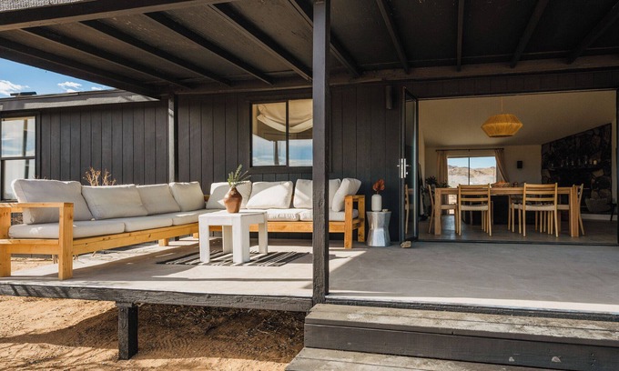 Landers Casa | Luxury Desert Home with 3 BR - Dog friendly