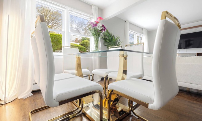 White Plains Casa | Luxury Designer Home near NYC + Free Parking!