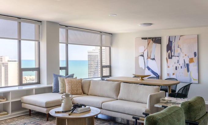 Rush and Division Apartamento | Luxury Designer Penthouse West |Pool| Gold Coast