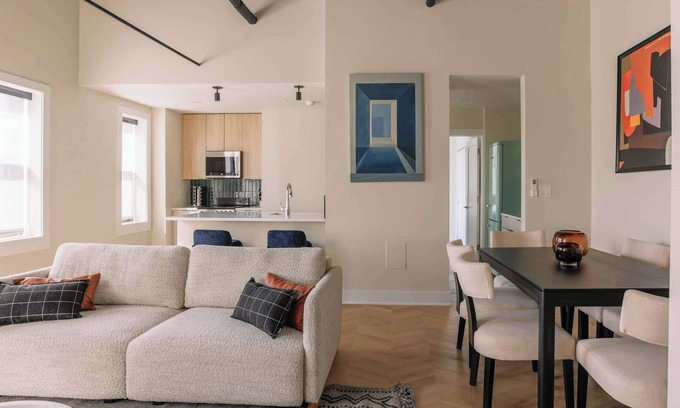 Rush and Division Apartamento | Luxury Designer Penthouse | Gold Coast/Old Town