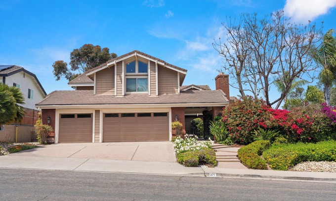 Rancho del Rey Casa | Luxury Designer Retreat – 5BR Oasis with Spa & Iconic Coronado Bridge Views