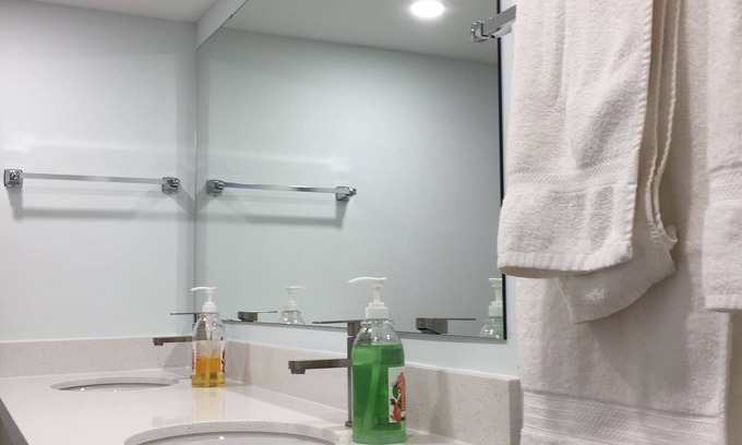 Tam O'Shanter-Sullivan Casa | luxury double room with 2 beds