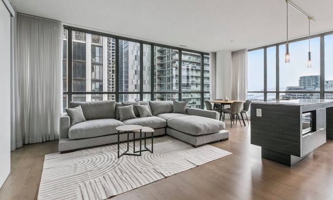 CityPlace Apartamento | Luxury Downtown Apartment 2bed2bath | Parking| Pool | Gym