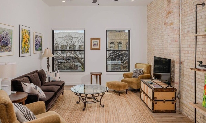 Neenah Apartamento | Luxury Downtown Flat