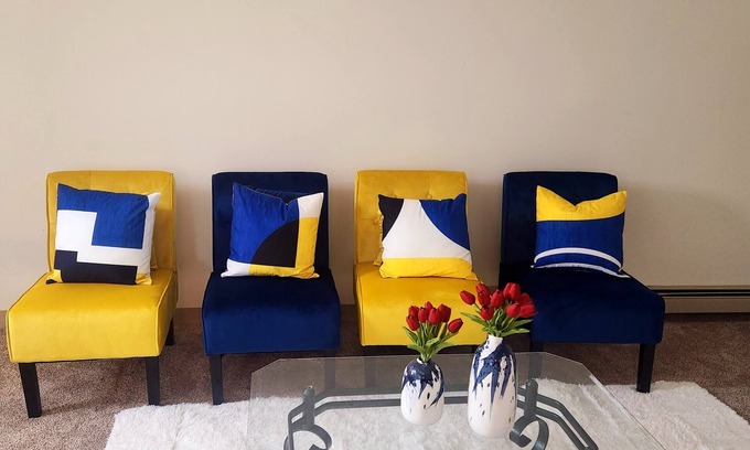 Waukesha Apartamento | Luxury downtown Living just 3 minutes from hospital!
