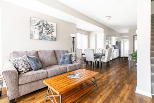 Downtown Cleveland Villa | Luxury Downtown Townhome Private Garage Unit 16