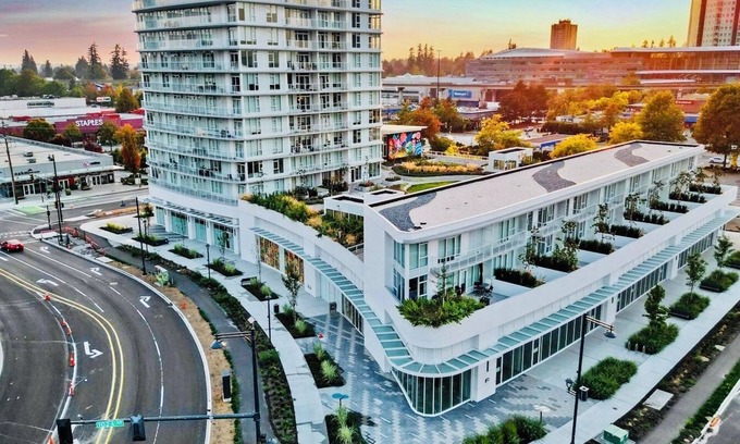 Surrey Condominio | Luxury Downtown Townhome with View