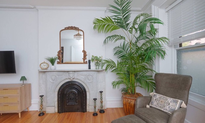 Troy Apartamento | Luxury Downtown w/Backyard by Franklin Plaza