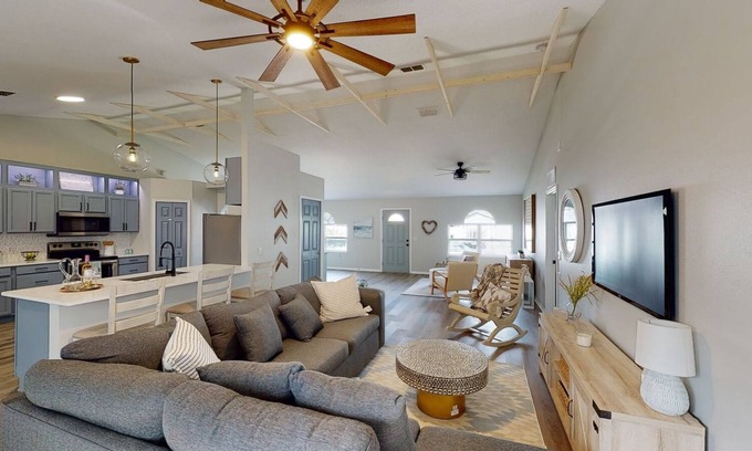DeLand Casa | Luxury Dream Home Near Downtown