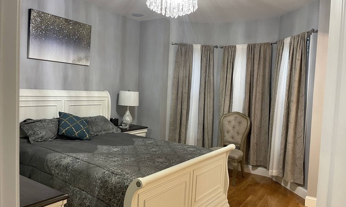 Dudley Square Apartamento | Luxury en-suite master bedroom