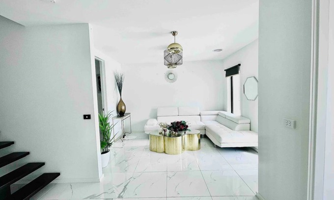 Point Cook Villa | Luxury Entire Home for up to 16 People