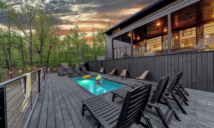 Broken Bow Cabina | Luxury Escape | Pool Hot Tub Sleeps 16