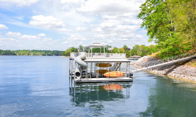 Winchester Casa | Luxury Estate Center of Tims Ford Lake with Unbeatable Lakefront Views, Dock