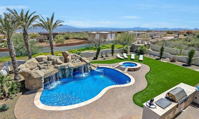 Pinnacle Peak Apartamento | Luxury Estate, Sleeps 24 | Sonoran By HomeStakes