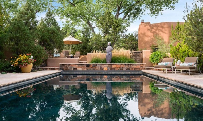 Northeast Santa Fe Villa | Luxury Estate w/ Hot Tub & Casita