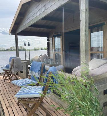 Baambrugse Zuwe Casa | Luxury Experience in Off The Grid Lodge at an Amazing Lake Vinkeveense Plassen