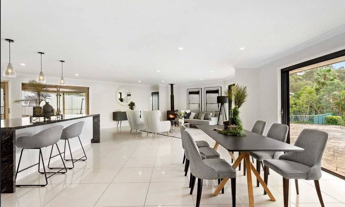 Priestdale Casa | Luxury Family Escape: 5-Bedroom Home with Pool, near Brisbane's Iconic Sights!