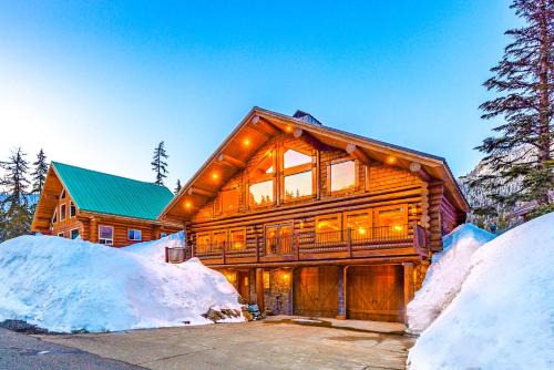 Snoqualmie Pass Casa | Luxury Family Cabin at Summit West