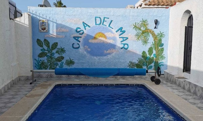 Los Alcázares Villa | Villa de lujo para vacaciones familiares, piscina privada climatizada, en el corazón de Los Alcázares