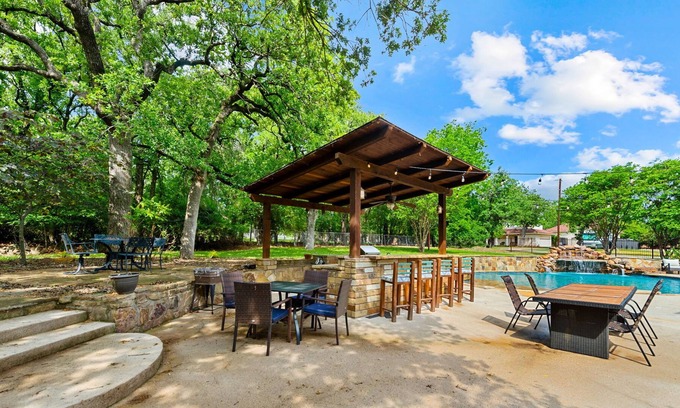 Azle Casa | Luxury Family Oasis ★ Pool ★ Outdoor Kitchen ★ Spa