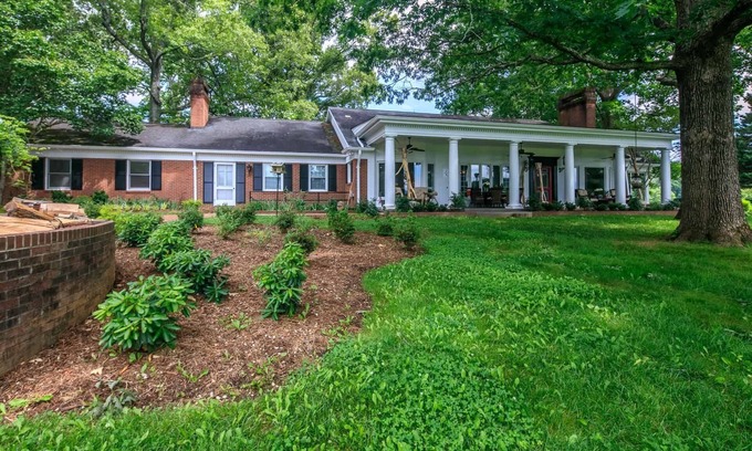 Hendersonville Casa | La mansión de Magnolia | Casa de retiro familiar de lujo con impresionantes vistas a la montaña