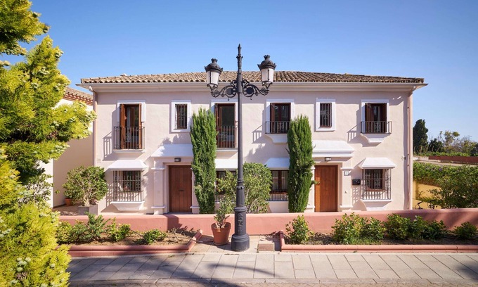 Marbella Casa | Villa familiar de lujo en Marbella: Playa, Piscina y Sol en las inmediaciones de