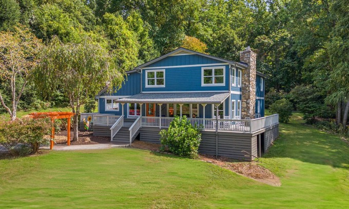 Candler Casa | Luxury Farmhouse Haven - Hike, Relax, Explore AVL