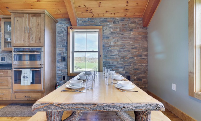 Honesdale Otro | Luxury Farmhouse! Private Hiking Trails - Endless Views - Firepit - 4 Fireplaces