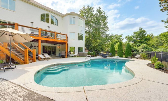 Fayetteville Casa | Luxury Fayetteville Escape w/ Hot Tub & Pool!