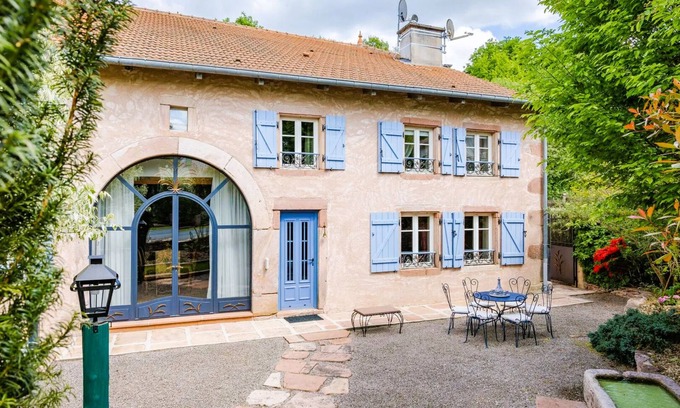 Mesnil Sous Les Cotes Otro | Luxury Five Bedroom Farmhouse for a Relaxing Stay in French Mountains