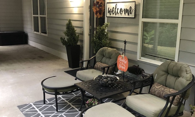 Athens Casa | Luxury Five Points Cottage Overlooking Pond