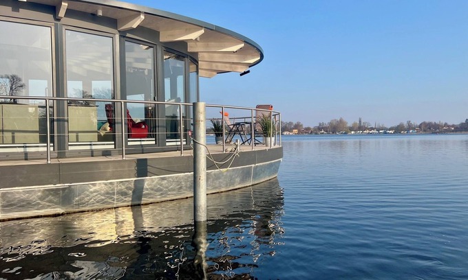 Werder Alquiler De Eote | Luxury Floating Home Shanti 2 with fireplace & lakeside sauna