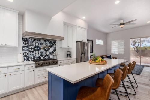 Casas Adobes Casa | Luxury Foothills Oasis with Mountain Views