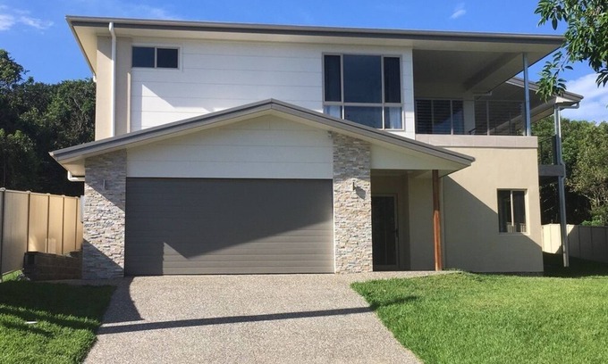 North Coast Casa | Luxury four bedroom Beachfront house ideal for families.