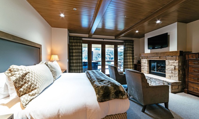 Deer Valley Condominio | Luxury Four Bedroom Corner Suite with Hot Tub 4 Apartment Hotel by RedAwning