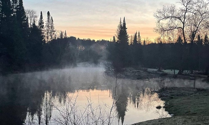 Gooderham Cabaña | Luxury Four Season Riverside Cabin